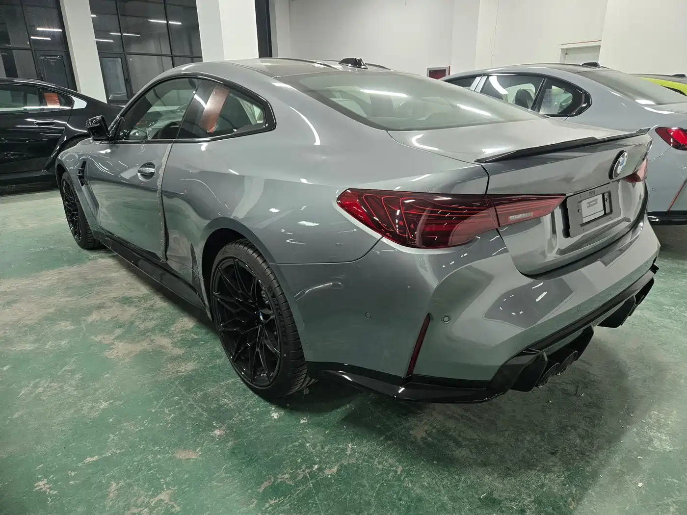 BMW M4 2024 BMW M4 Coupe M xDrive Competition фото 8