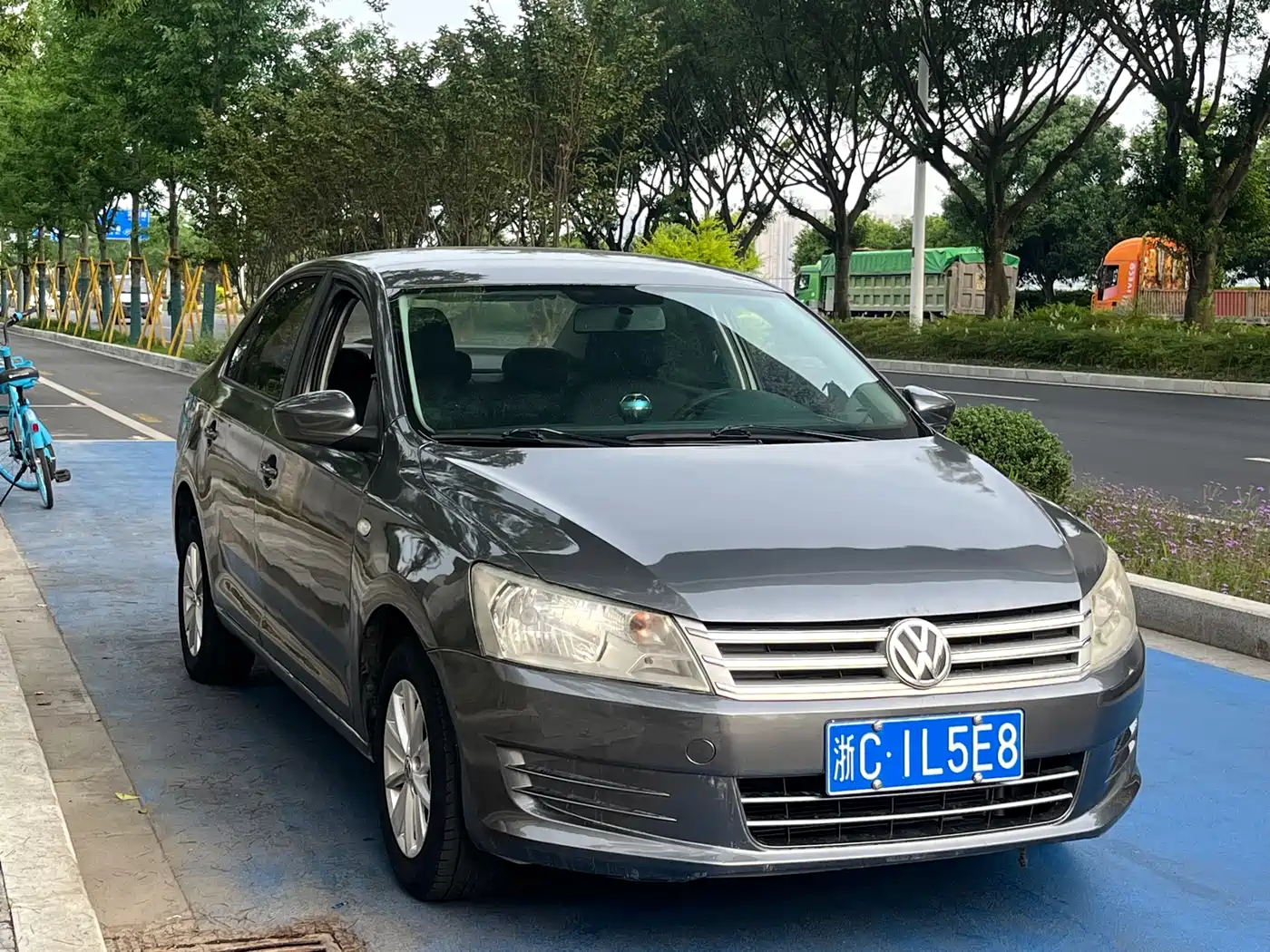 Volkswagen Santana 2013 Model 1.6L Automatic Luxury Edition фото 3