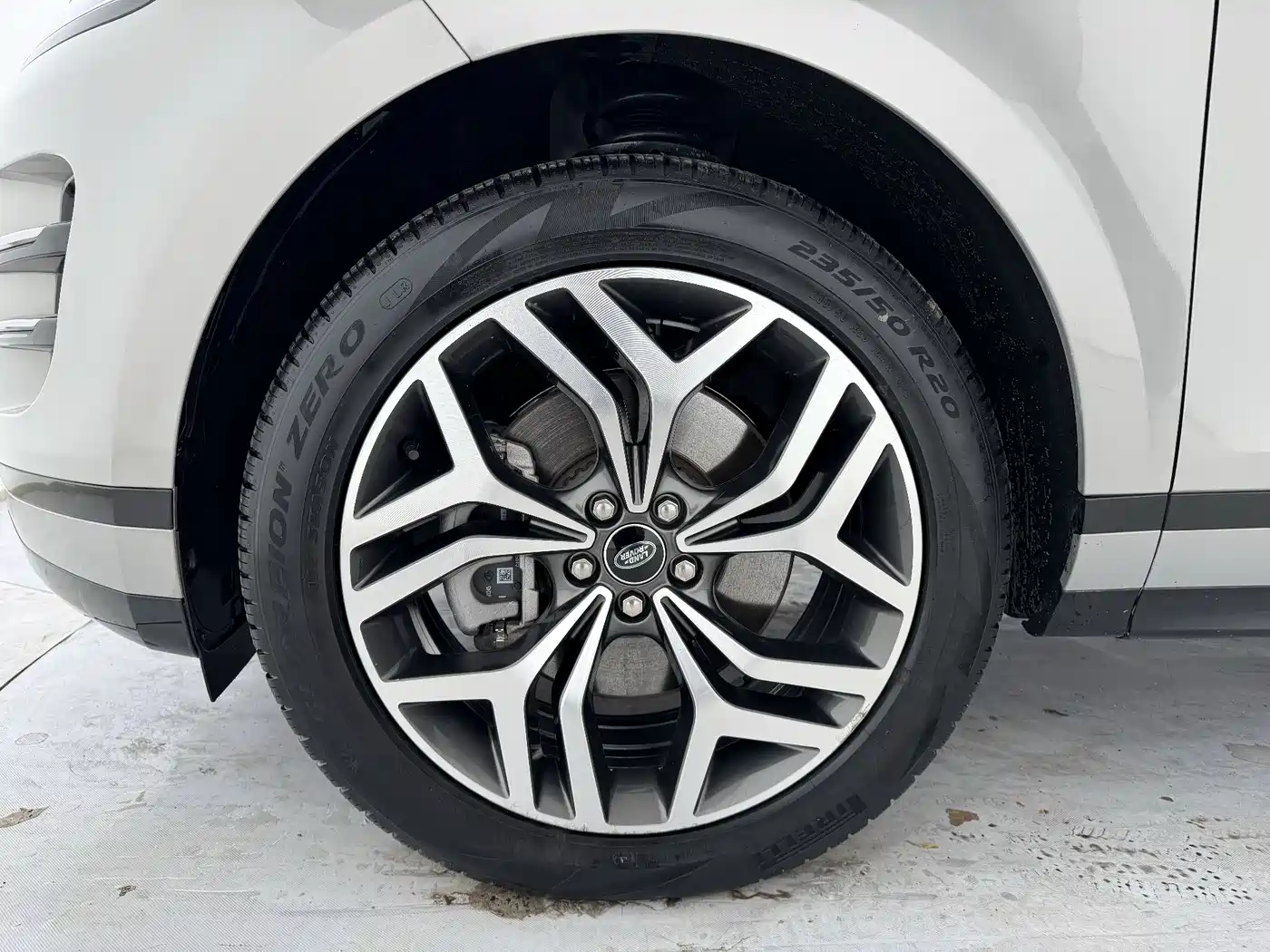 Land Rover Range Rover Evoque New Energy 2022 Range Rover Evoque L P300e Plug-in Hybrid фото 14
