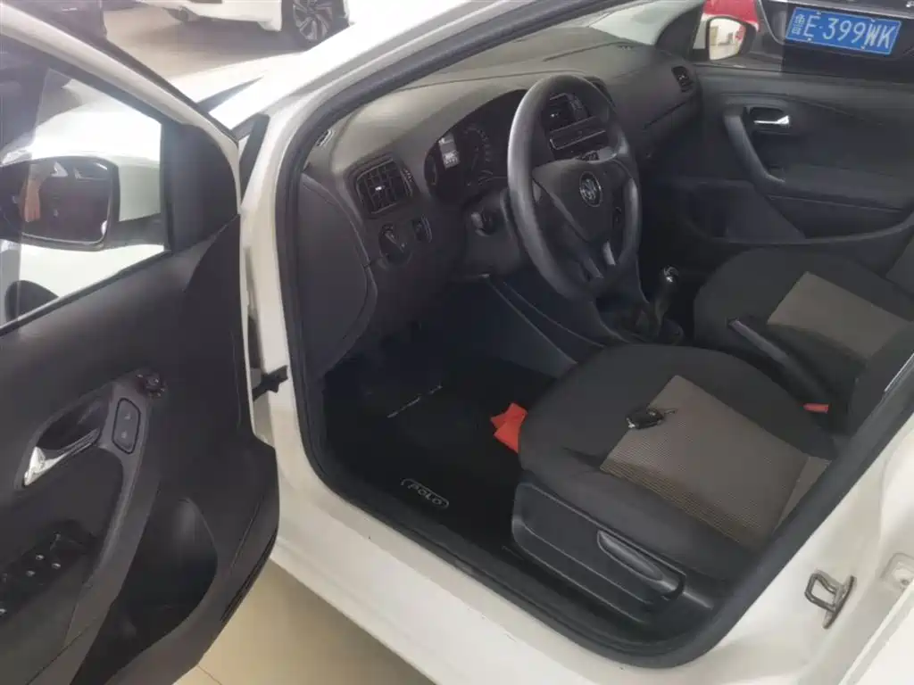 Volkswagen Polo 2016 1.4L Manual Trend фото 16