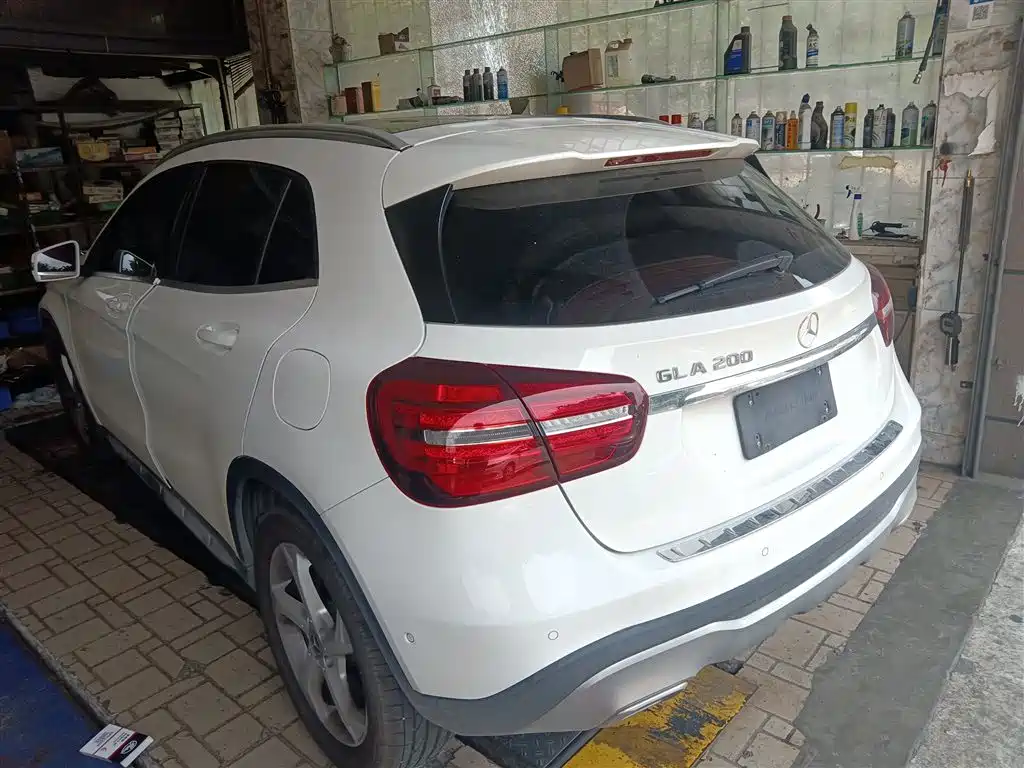 Mercedes-Benz GLA 2018 GLA 200 Dynamic фото 23