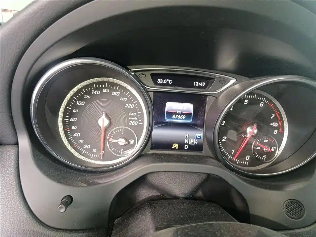 Mercedes-Benz GLA 2018 GLA 200 Dynamic фото 8