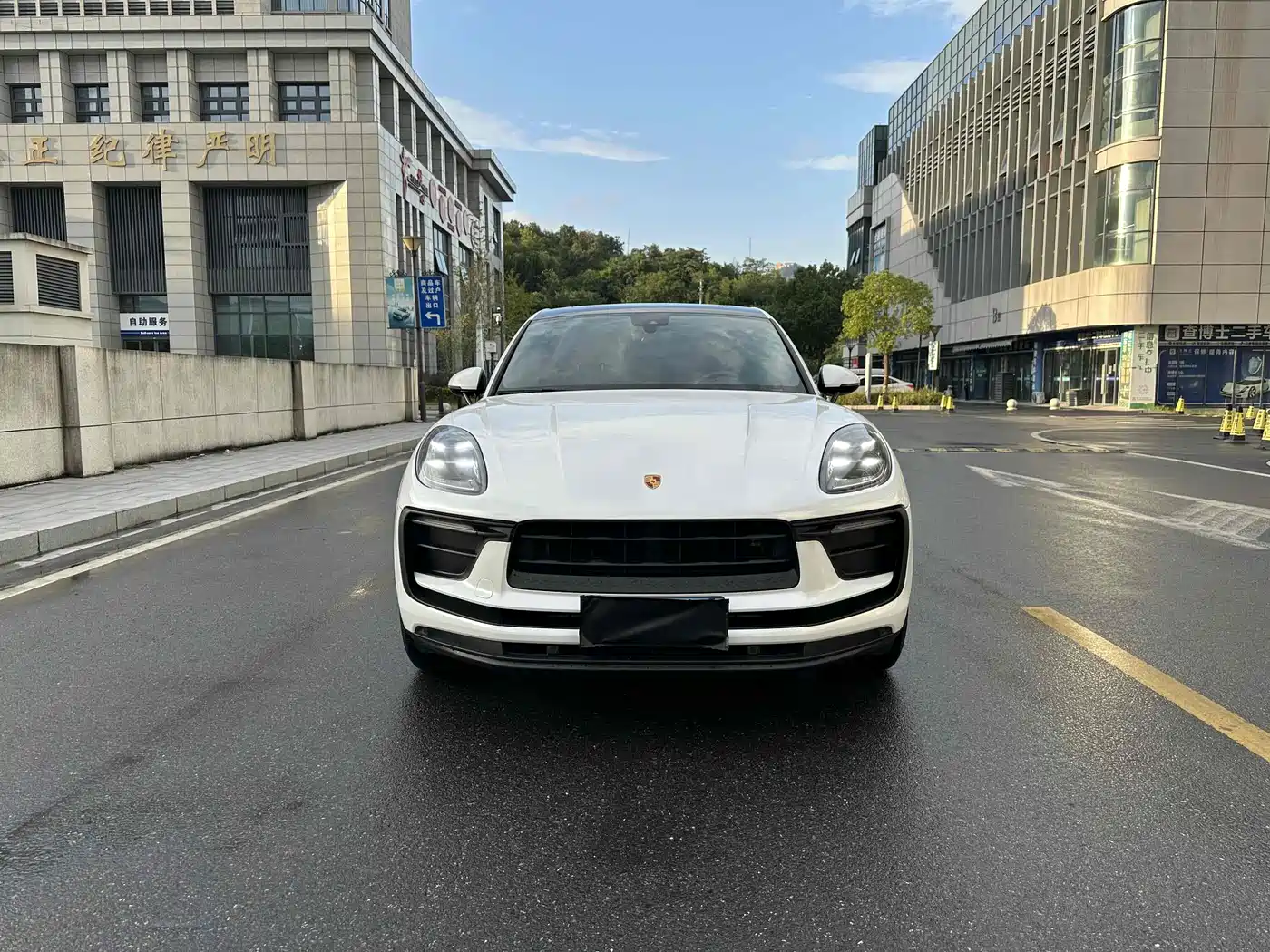PORSCHE MACAN