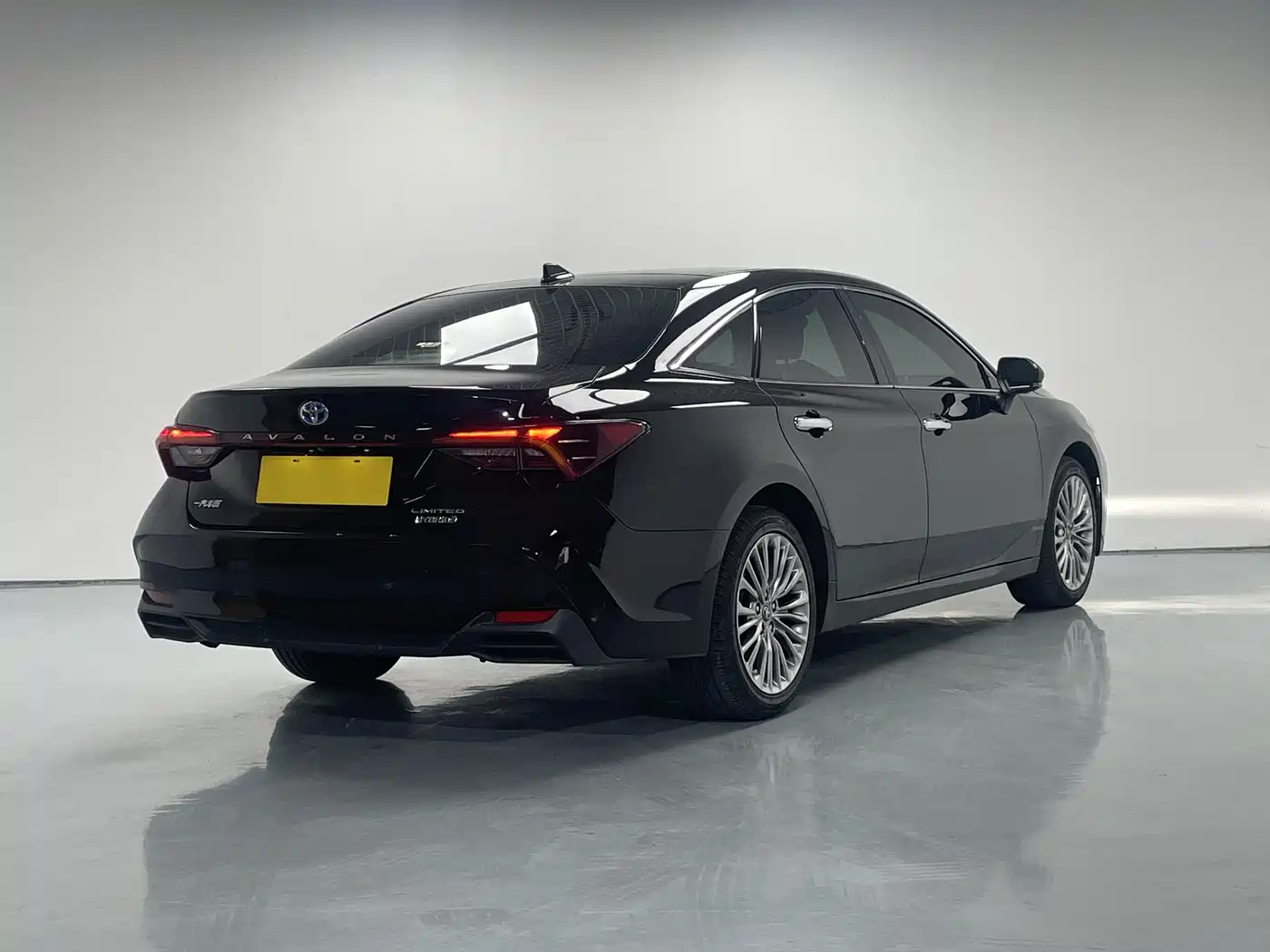 Toyota Avalon 2019 Hybrid 2.5L Limited Flagship Version China V фото 7