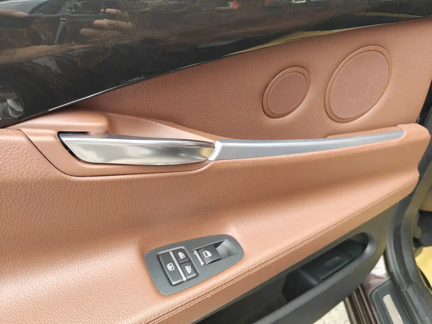 BMW 5 Series GT 2010 535i Leading Model фото 21