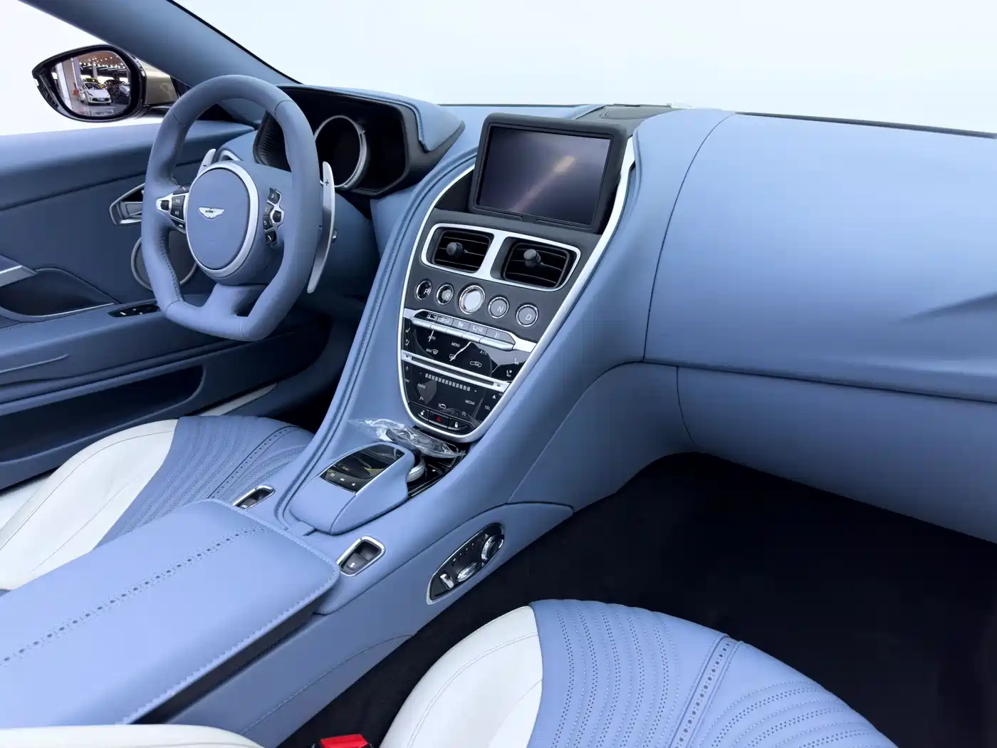 Aston Martin DB11 2023 4.0T V8 Volante фото 17