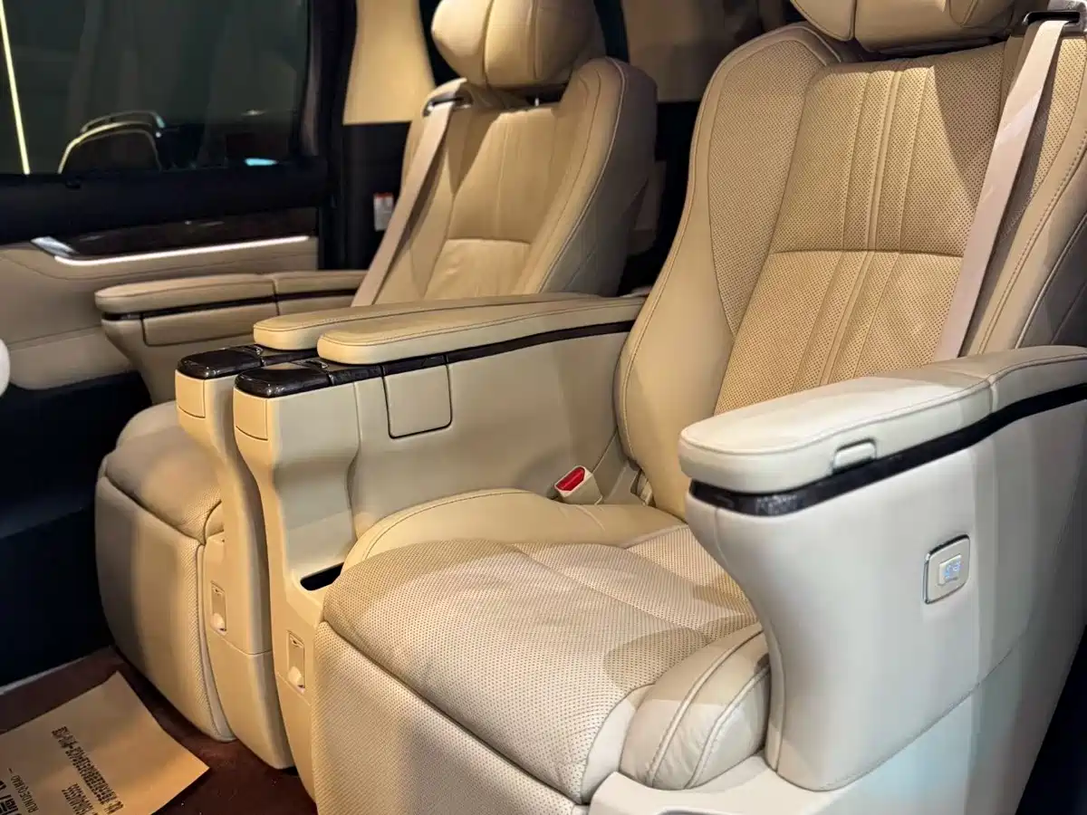 Toyota Vellfire 2019 Hybrid 2.5L HV Premium Edition фото 3