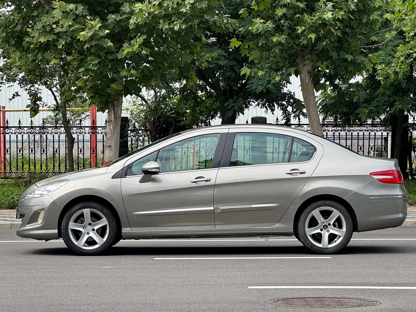 Peugeot 408 2013 2.0L Automatic Comfort Edition фото 7