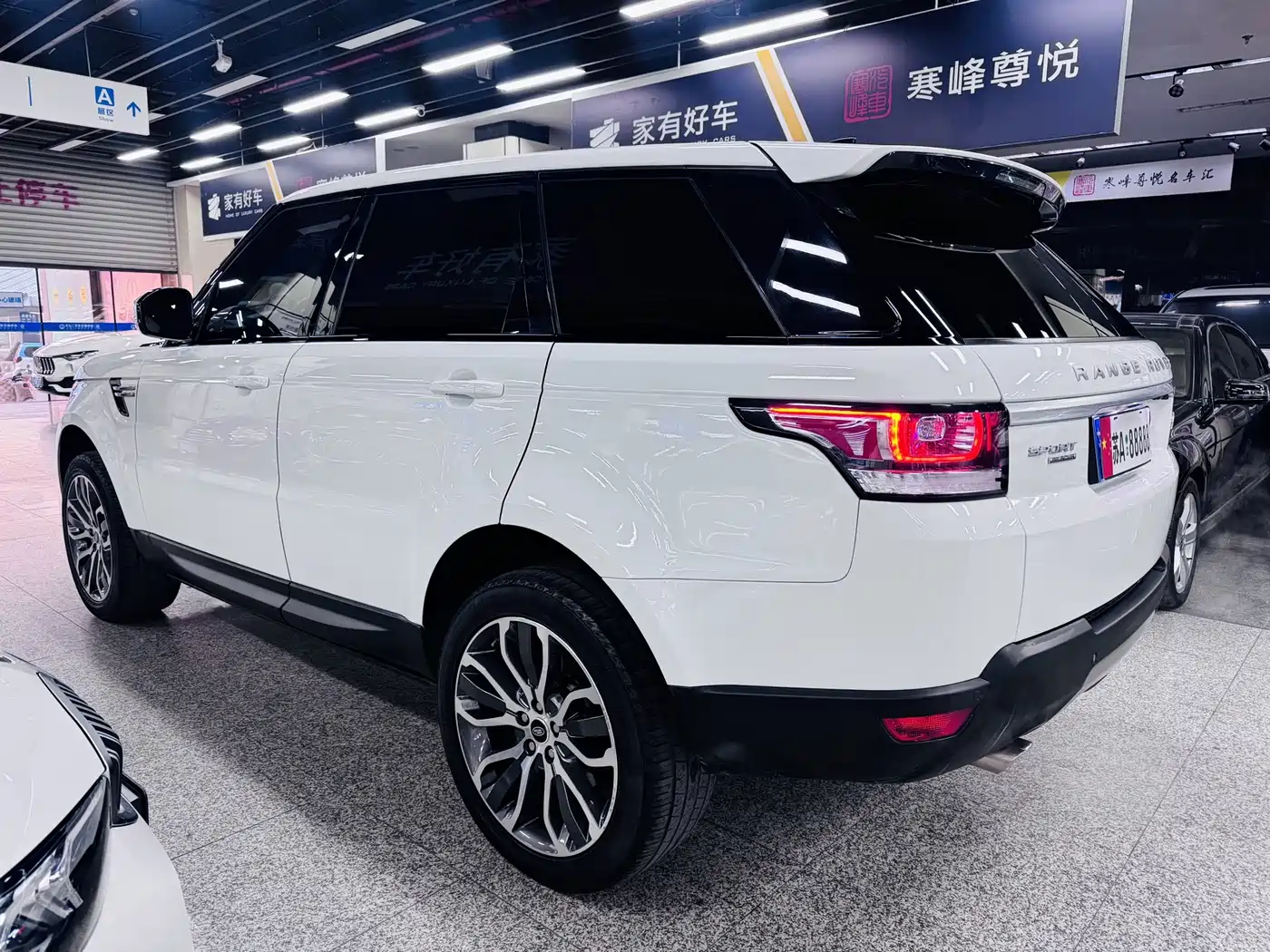 Land Rover Range Rover Sport 2017 3.0 SC V6 SE фото 6