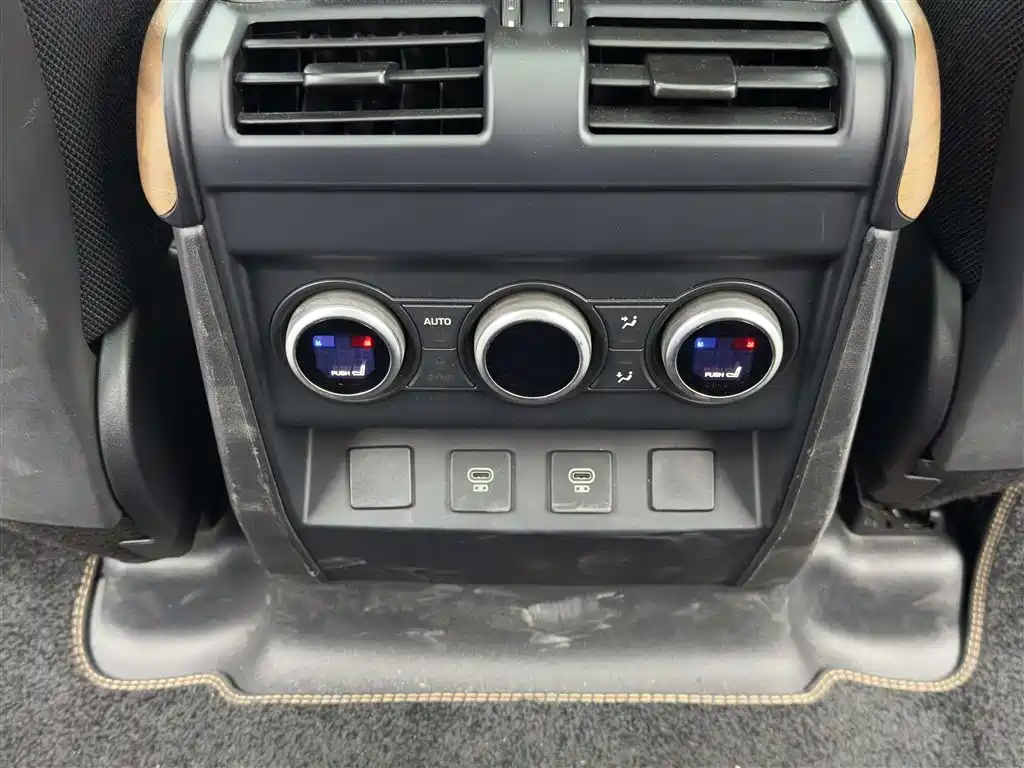Land Rover Defender 2024 110 3.0T P400 X фото 13