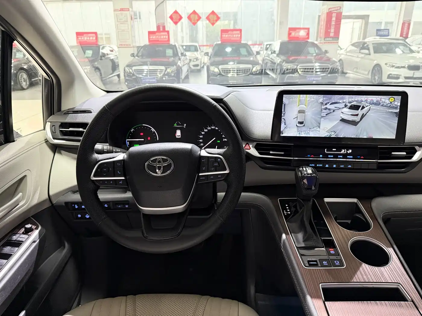 Toyota Sienna 2021 2.5L Hybrid Comfort Edition фото 13
