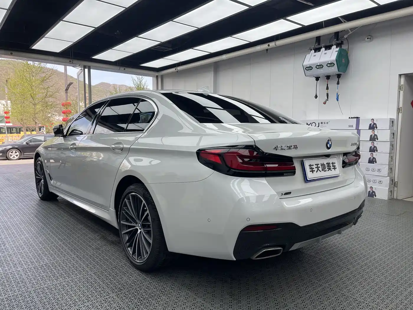 BMW 5 Series 2023 530Li xDrive M Sport Package фото 12