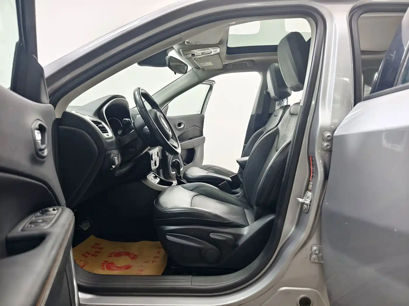 Фото 11 - Jeep Compass