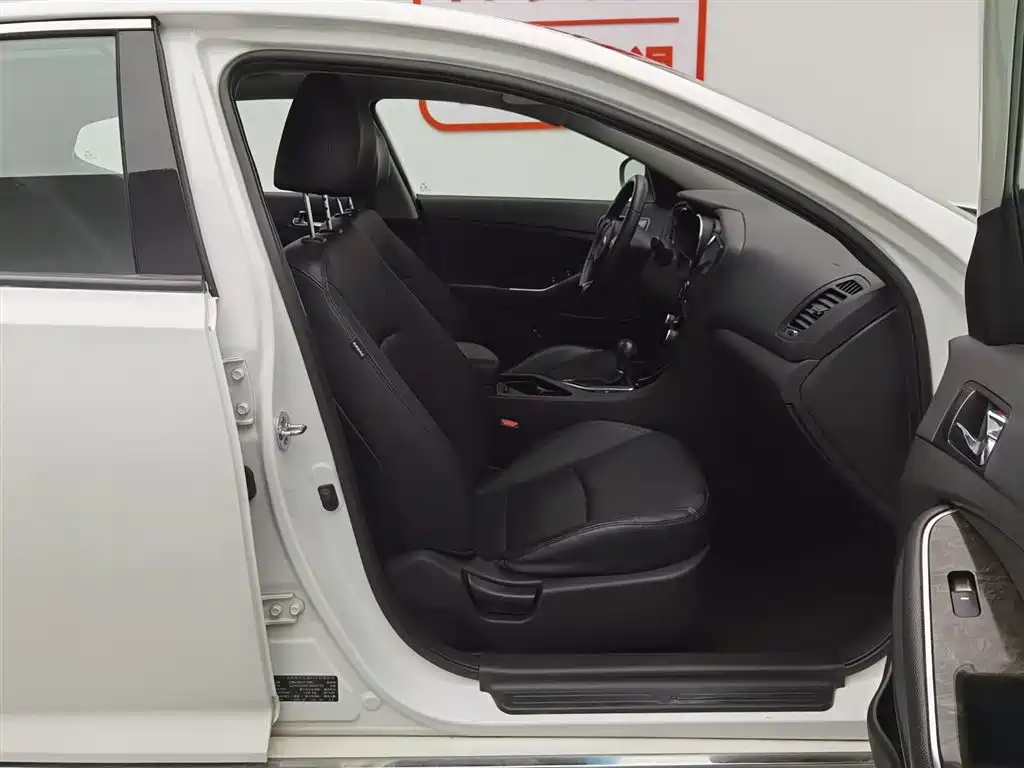 Kia K5 2015 2.0L Automatic LUX фото 23