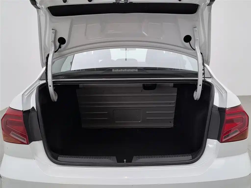 Volkswagen Jetta 2019 Dream Edition 1.5L Auto Comfort фото 16