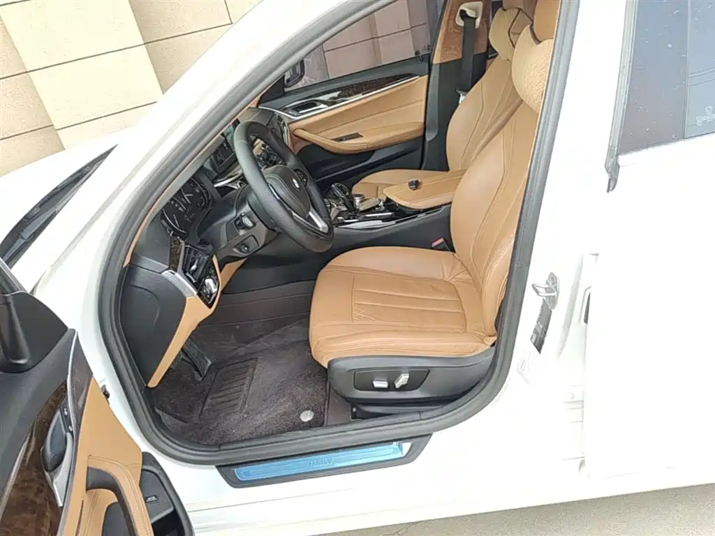 BMW 5 Series 2018 528Li Launch Special Edition фото 11