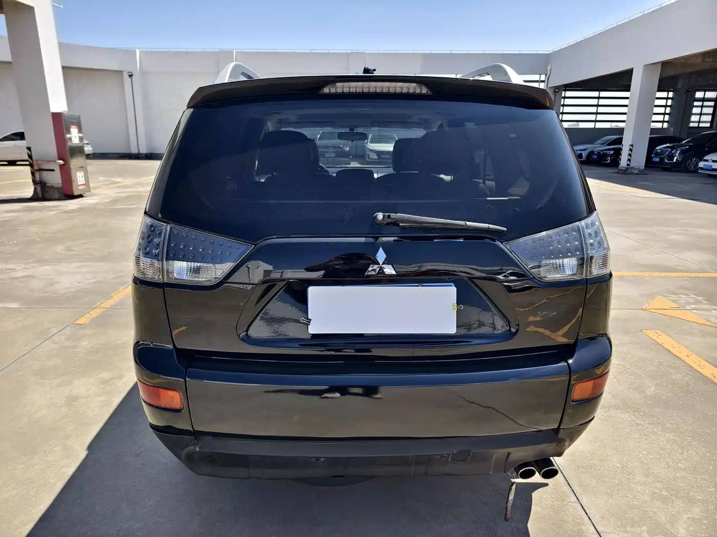 Mitsubishi Outlander (Import) 2008 Model 3.0 Luxury фото 4