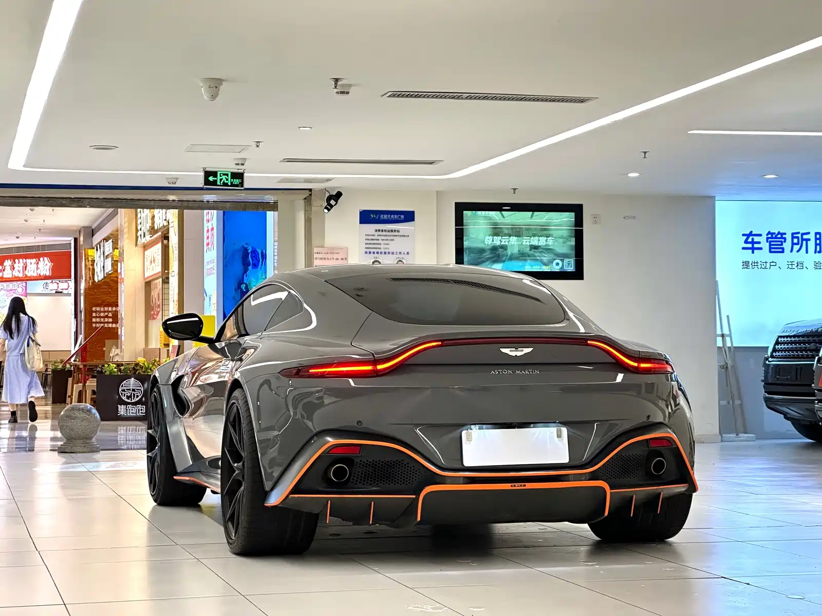 Фото 7 - Aston Martin Vantage