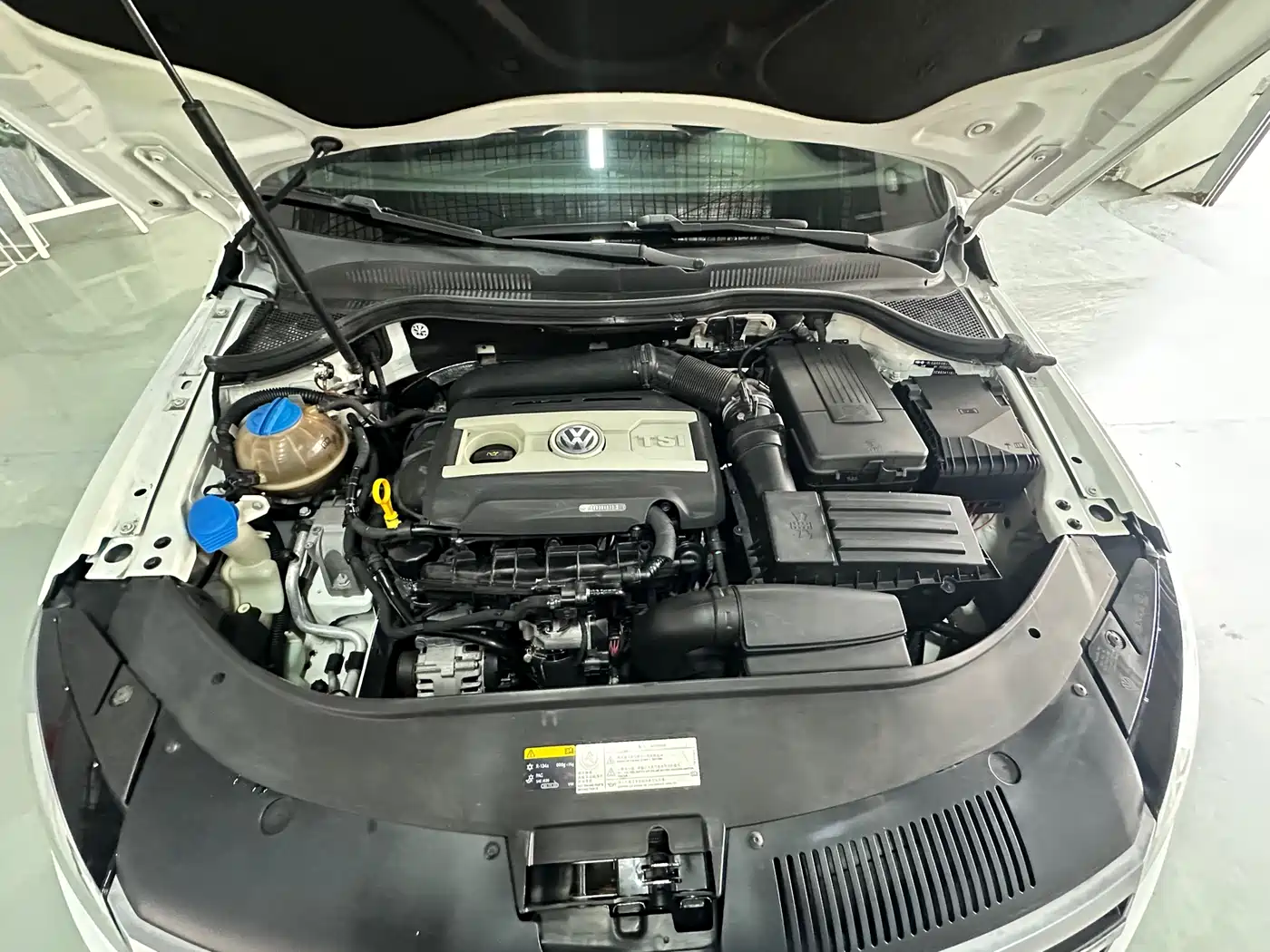 Volkswagen FAW-Volkswagen CC 2016 Model 2.0TSI Luxury фото 18