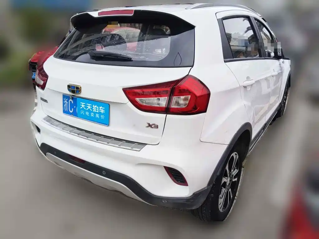 Фото 2 - Geely Vision X3