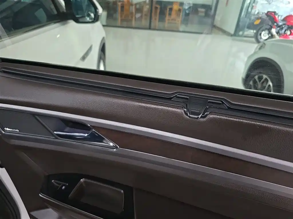 Volkswagen Teramont 2017 530 V6 4WD Flagship Edition фото 2