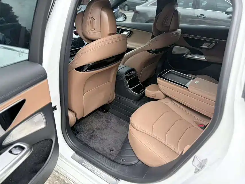 Фото 7 - Mercedes-Benz E-Class