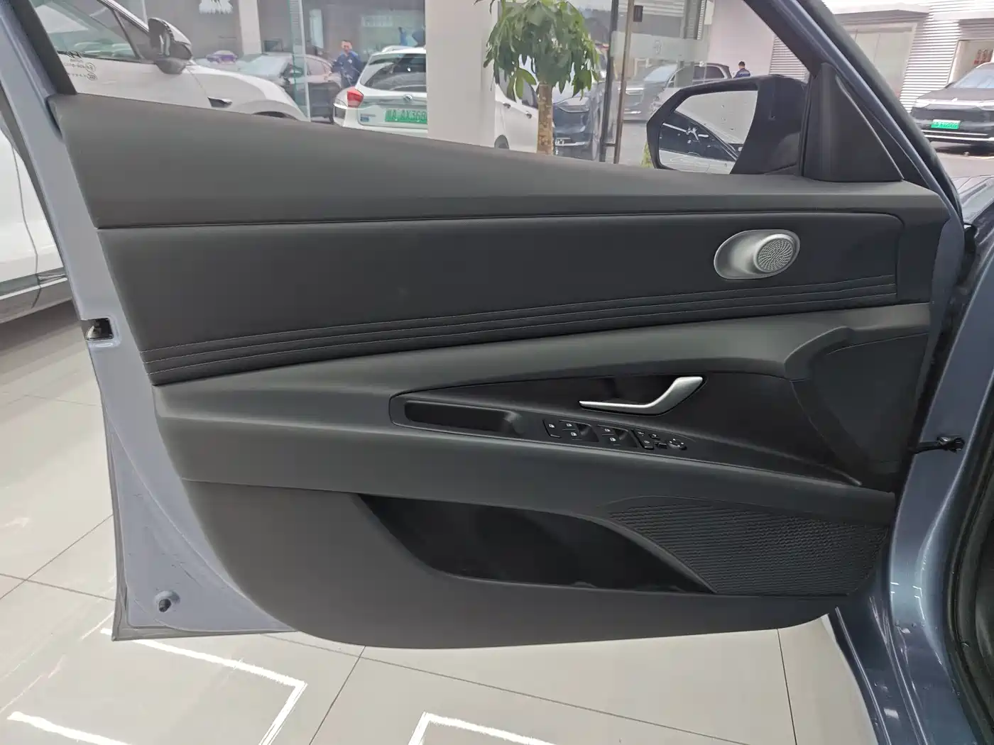 Hyundai Elantra 2023 Model 1.5L CVT LUX Premium Edition фото 23