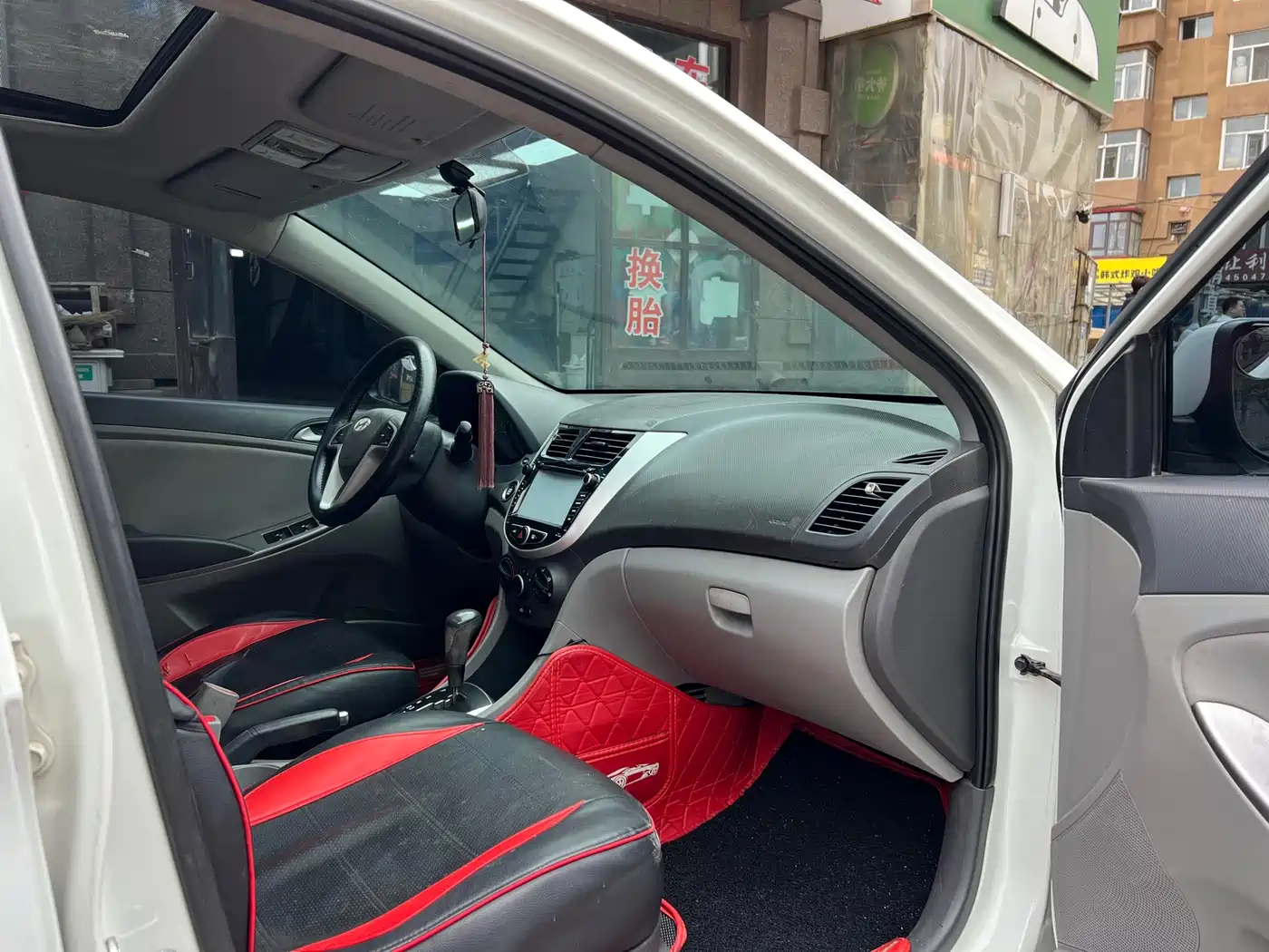 Hyundai Verna 2014 1.4L Automatic Leading GLX фото 8