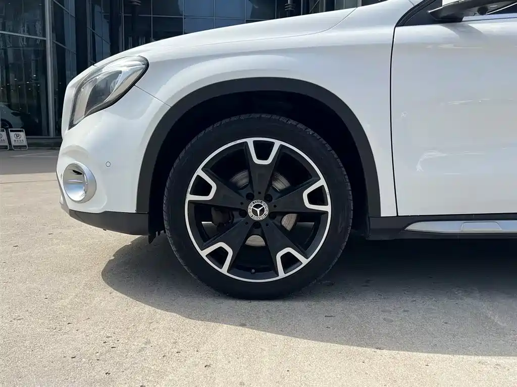 Mercedes-Benz GLA 2017 GLA 220 4MATIC Fashion фото 3