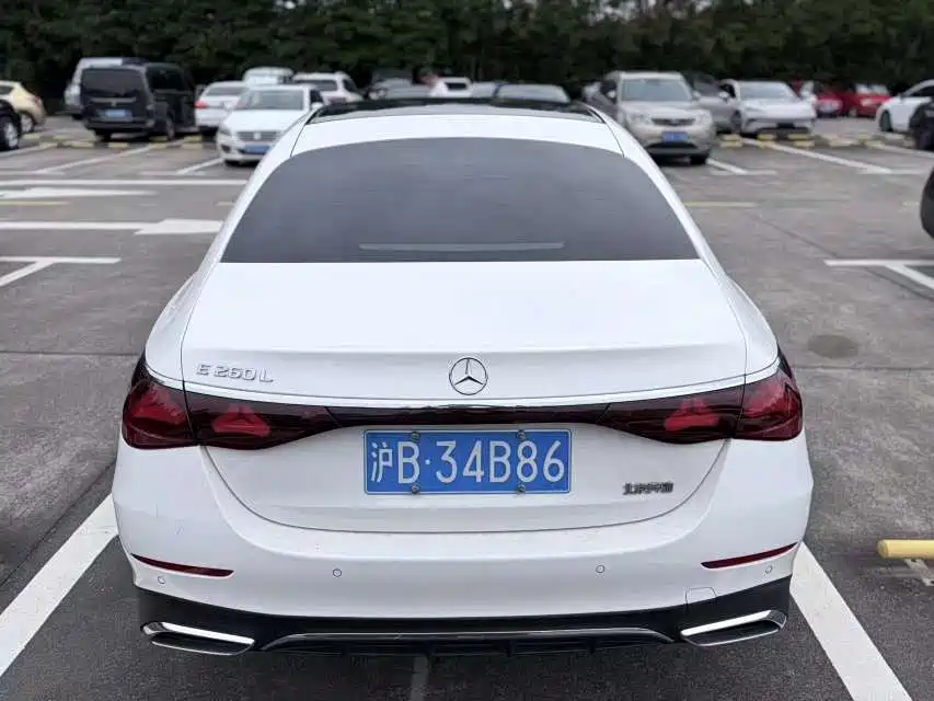 Фото 5 - Mercedes-Benz E-Class