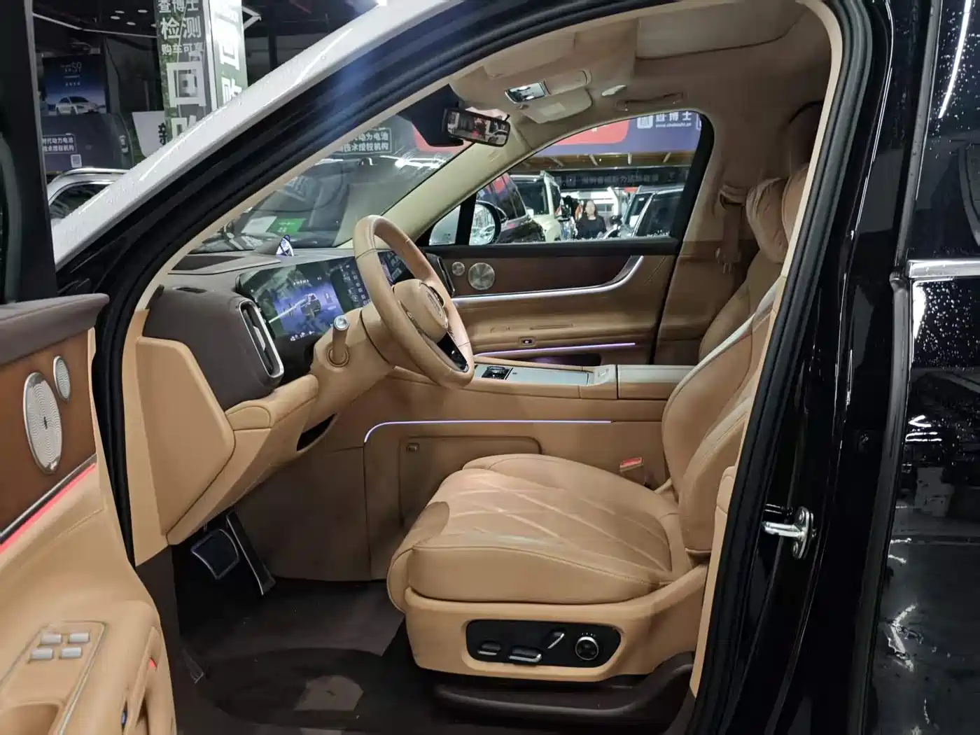 AITO Wenjie AITO M9 2025 Extended Range Ultra 52kWh 6-Seater фото 5