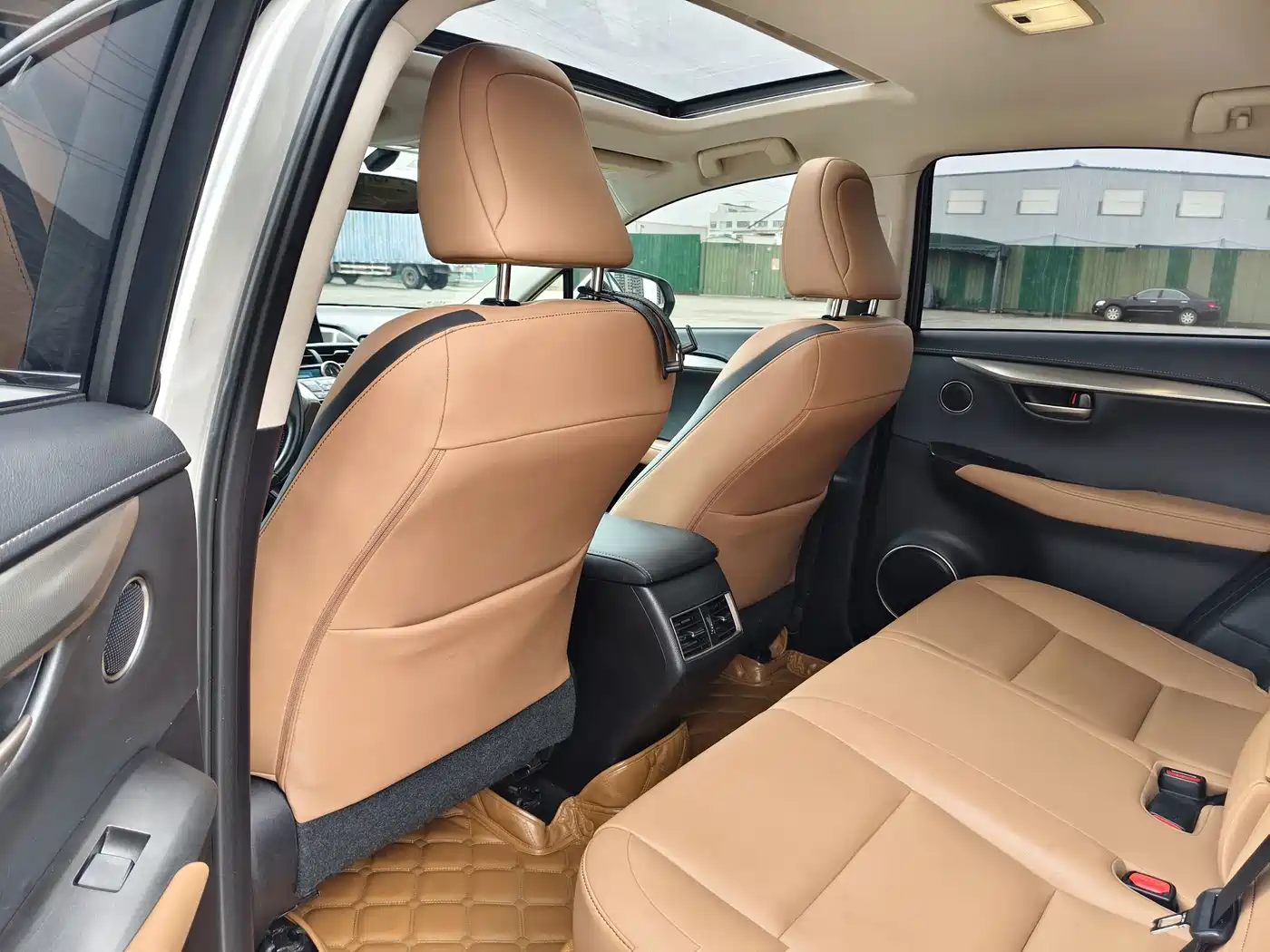 Photo 10 - Lexus NX