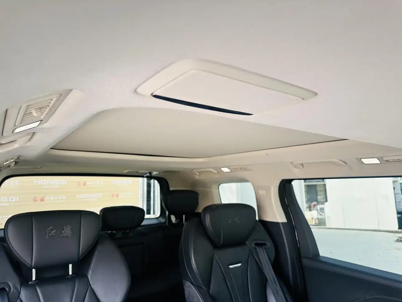 Hongqi HQ9 2023 2.0T Smart Connect Flag Enjoy Edition фото 13