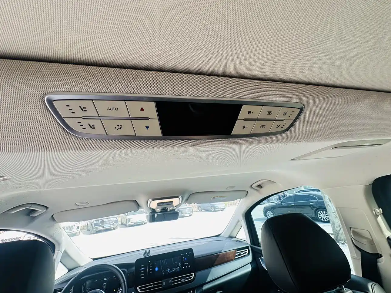 Hongqi HQ9 2023 2.0T Smart Connect Flag Enjoy Edition фото 6