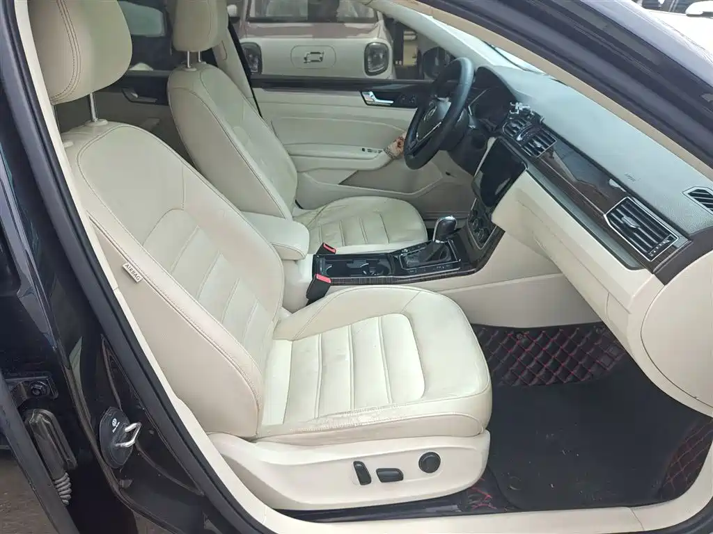 Volkswagen Passat 2016 280TSI DSG Honor Edition фото 25
