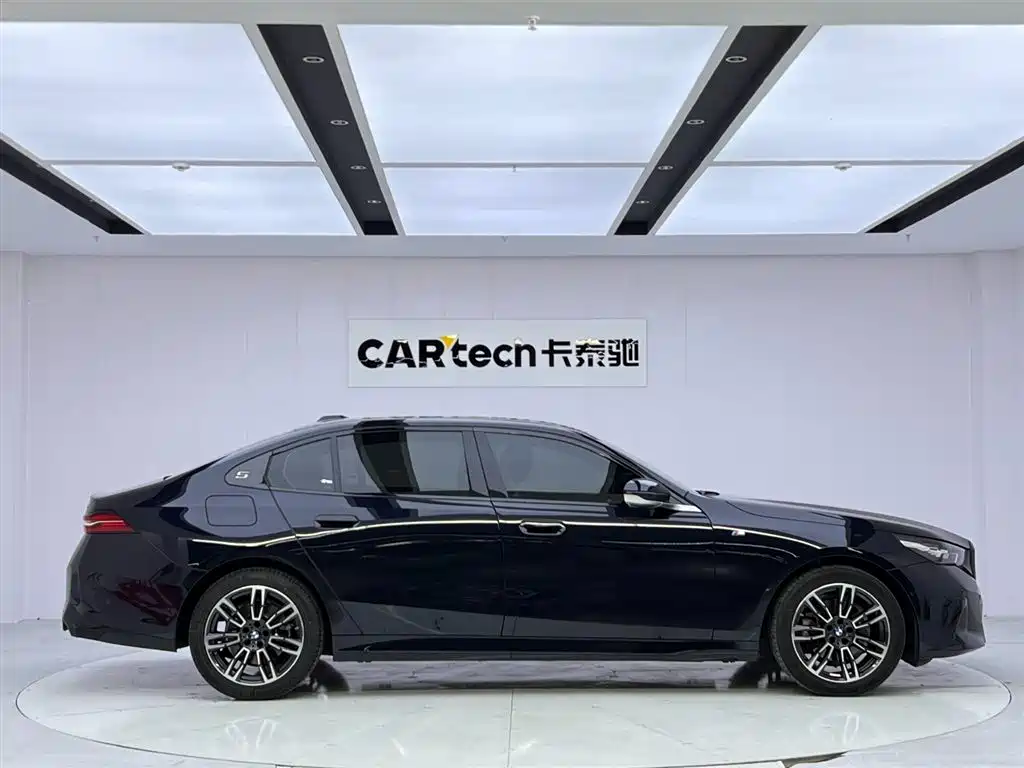 BMW 5 Series 2025 525Li M Sport Package фото 6