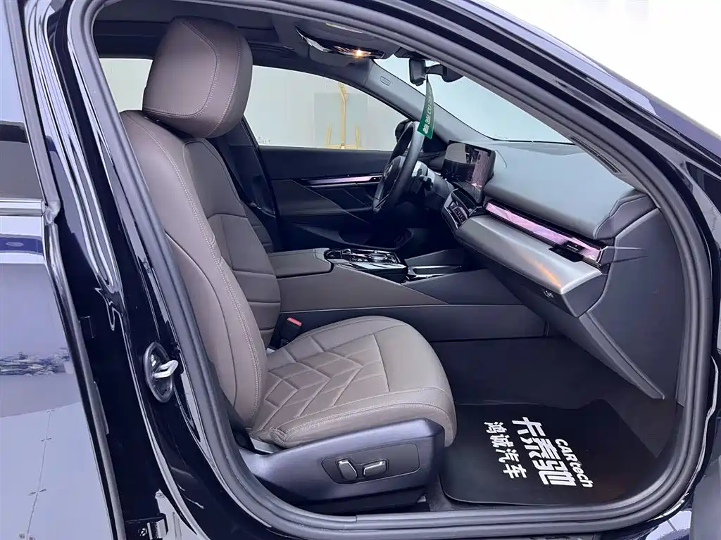 BMW 5 Series 2025 525Li M Sport Package фото 19
