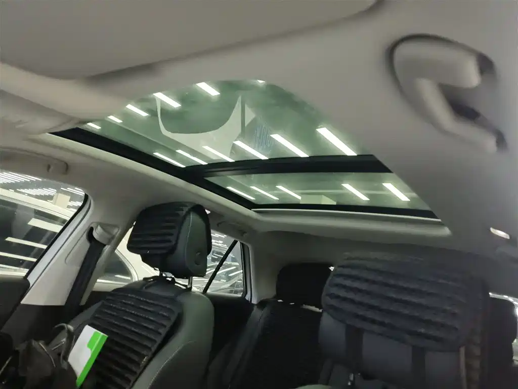 VOLKSWAGEN T-ROC EXPLORING SONGS