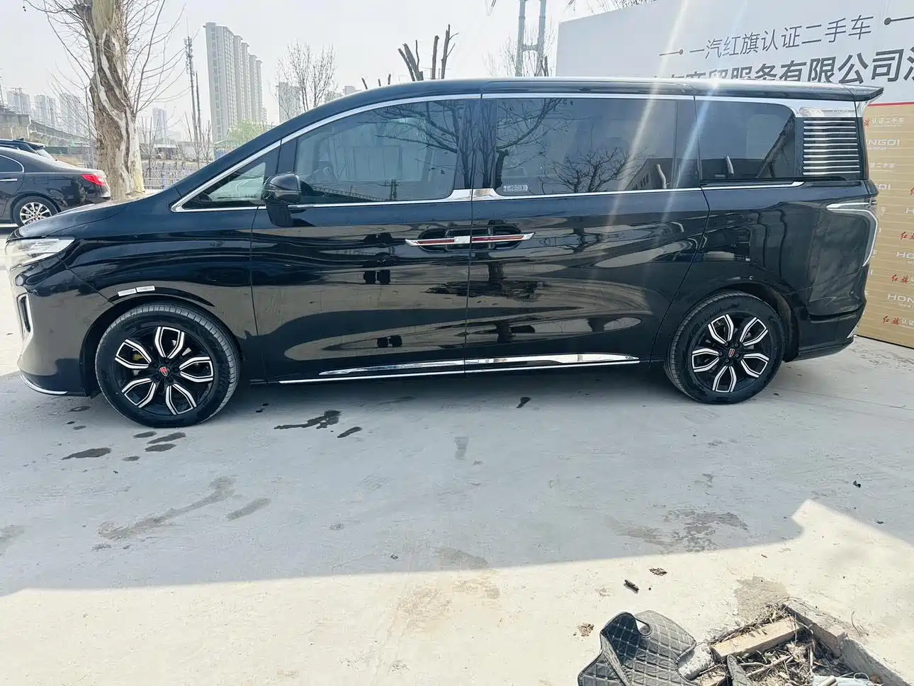 Hongqi HQ9 2023 2.0T Smart Connect Flag Enjoy Edition фото 9
