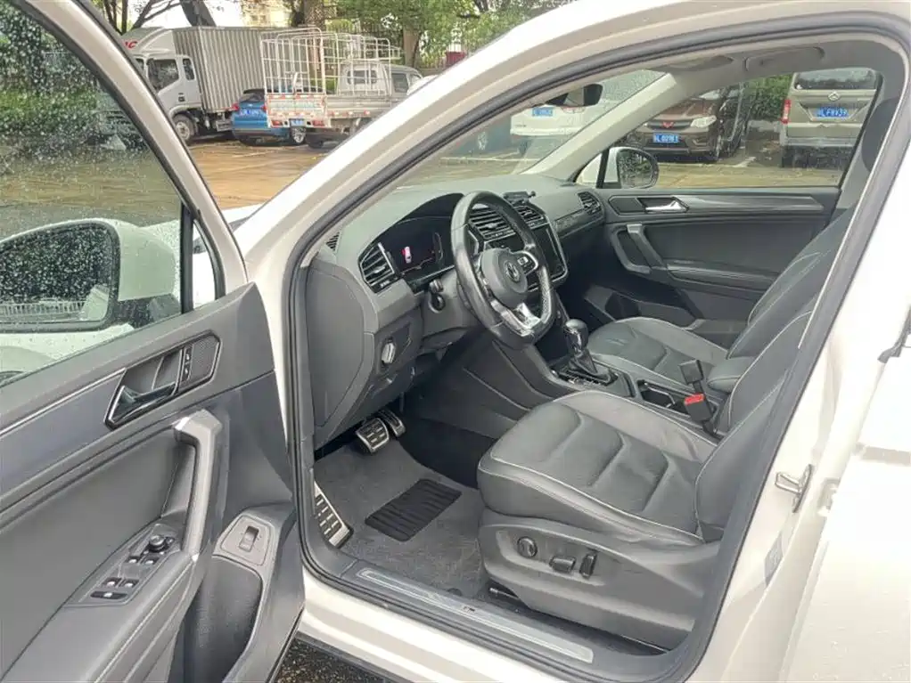 Volkswagen Tiguan L 2020 330TSI Auto 2WD R-Line Flagship China VI фото 9