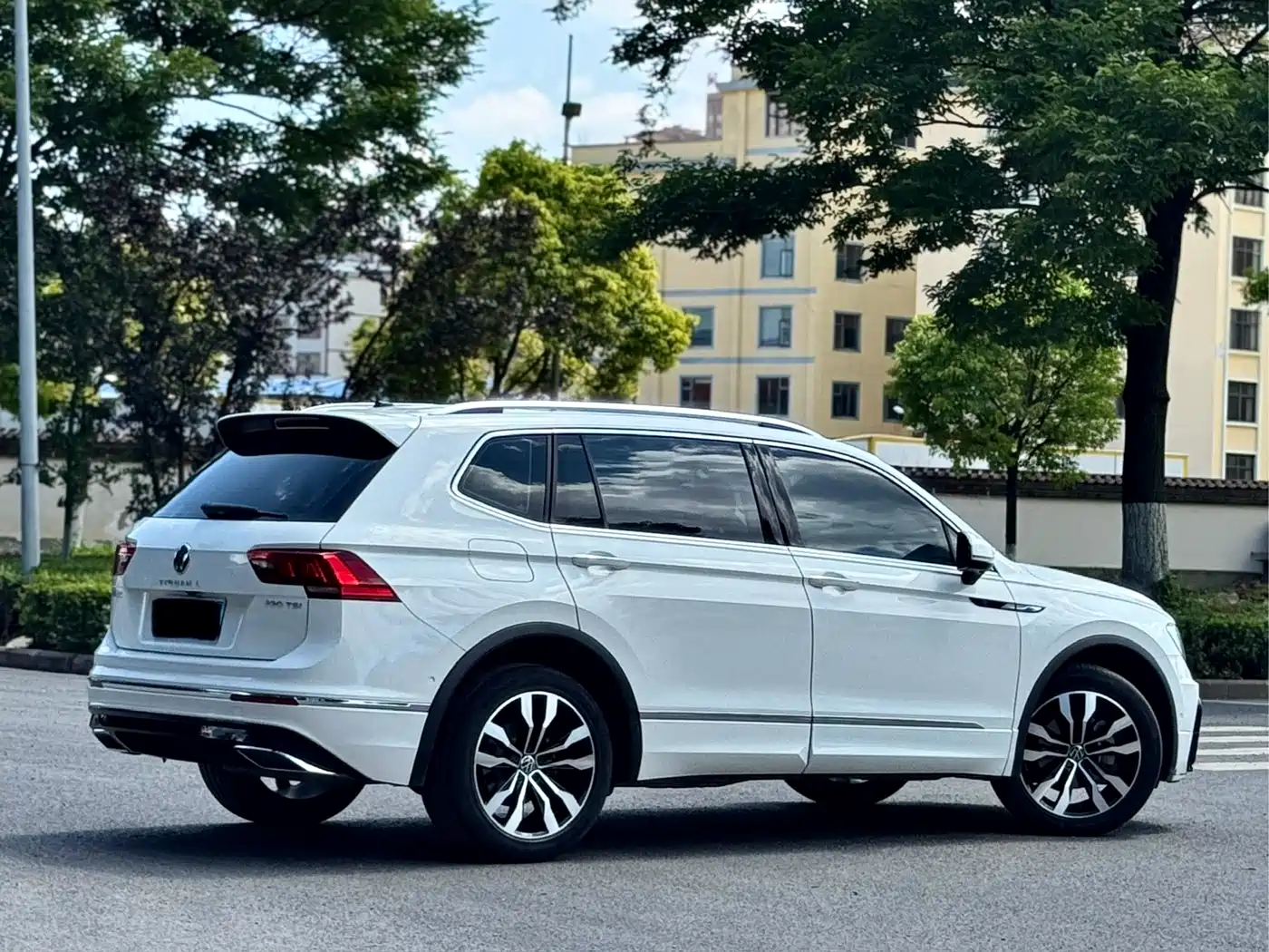 Volkswagen Tiguan L 2021 330TSI Automatic 2WD R-Line Premium фото 7