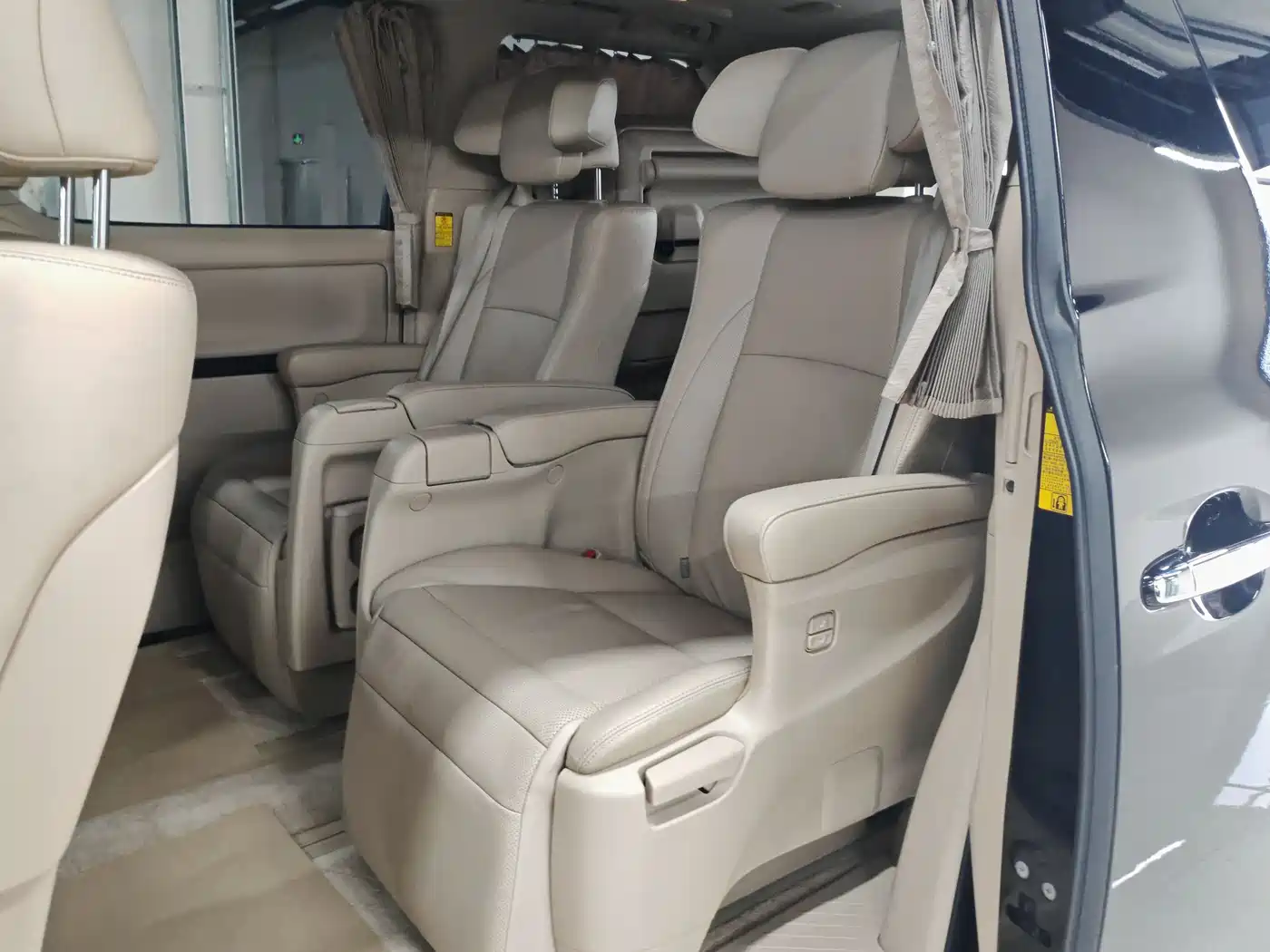 Toyota Alphard 2012 3.5L Luxury Edition фото 5
