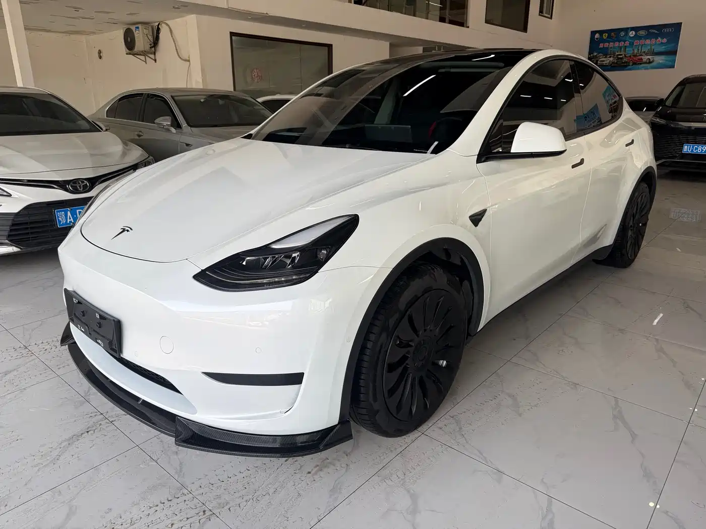 TESLA MODEL Y