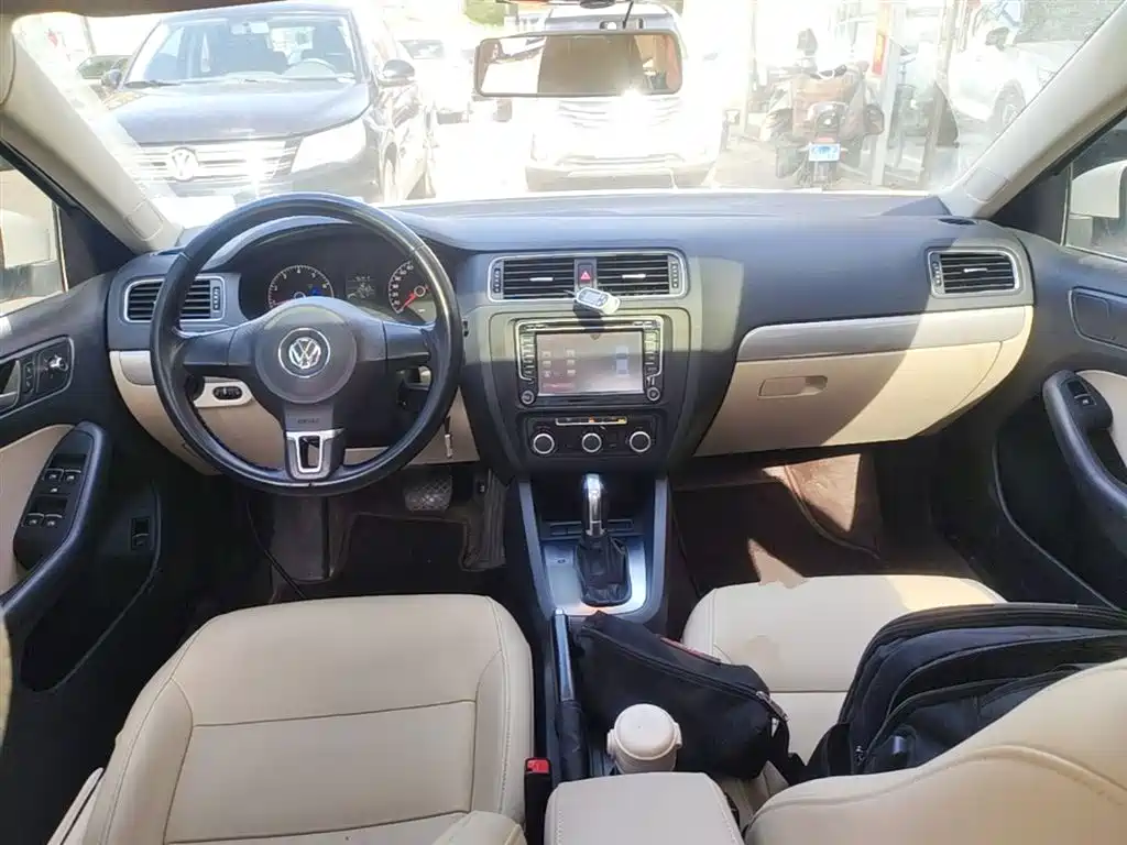 Volkswagen Sagitar 2014 Facelift 1.6L Automatic Comfort фото 10