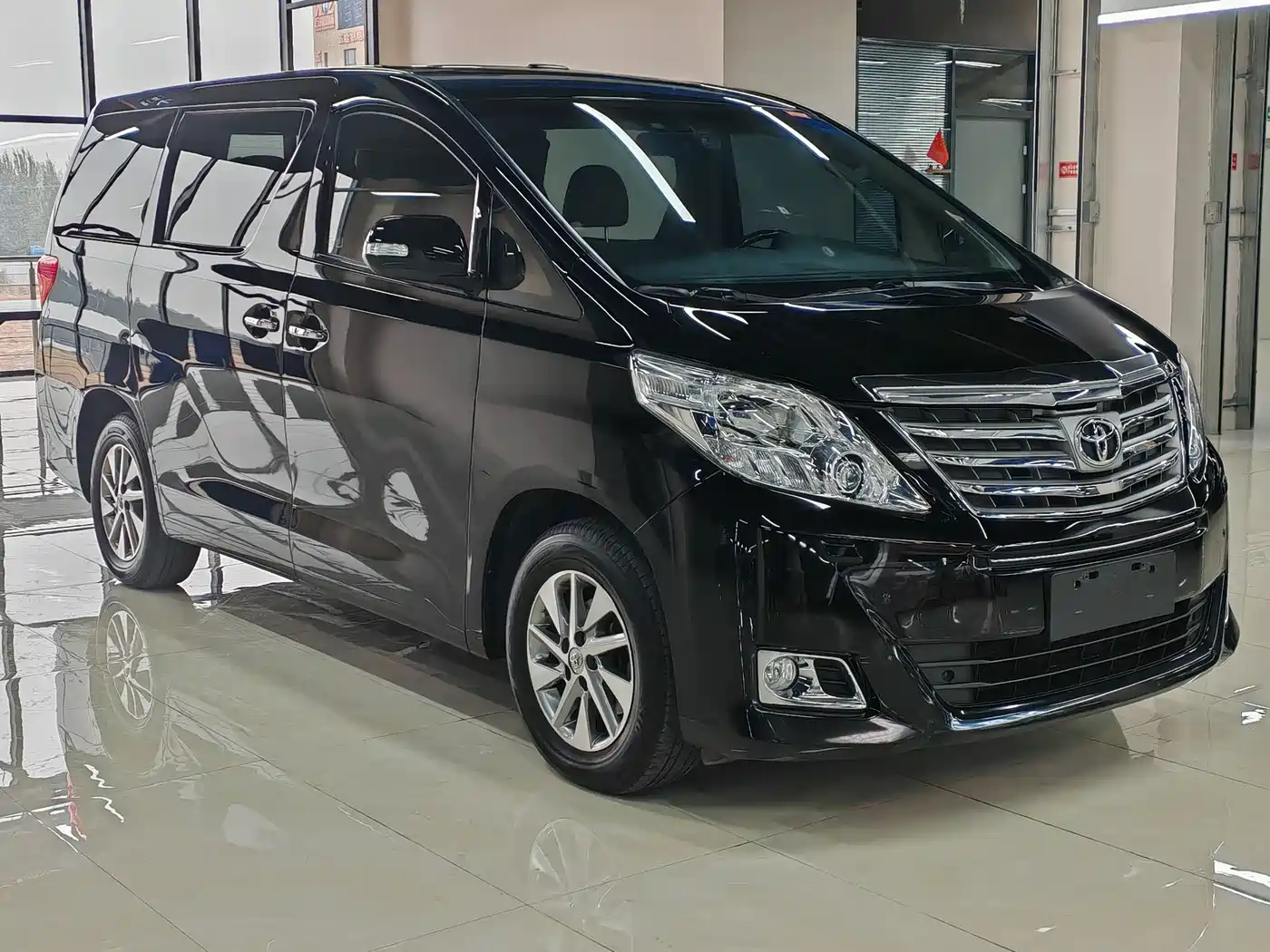 Toyota Alphard 2012 3.5L Luxury Edition фото 3