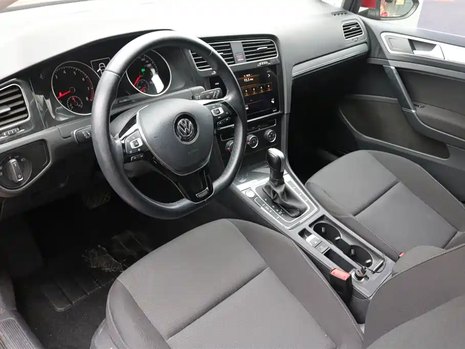 Volkswagen Golf 2020 200TSI DSG Comfort Progressive Edition фото 10