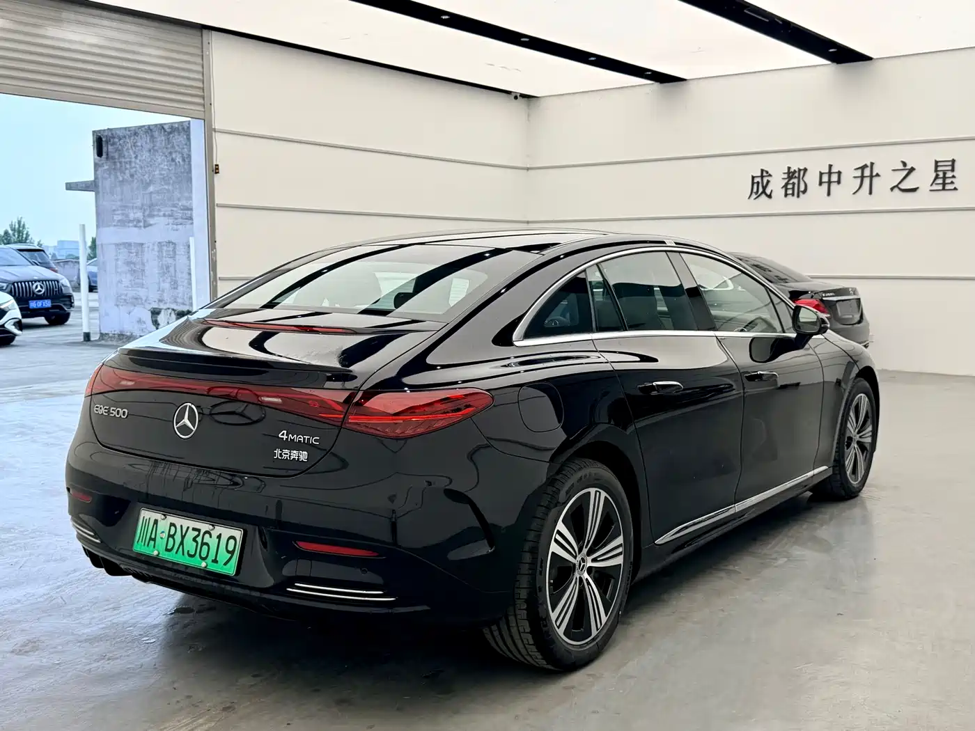 Mercedes-Benz EQE 2025 Model 500 4MATIC Luxury Edition фото 8