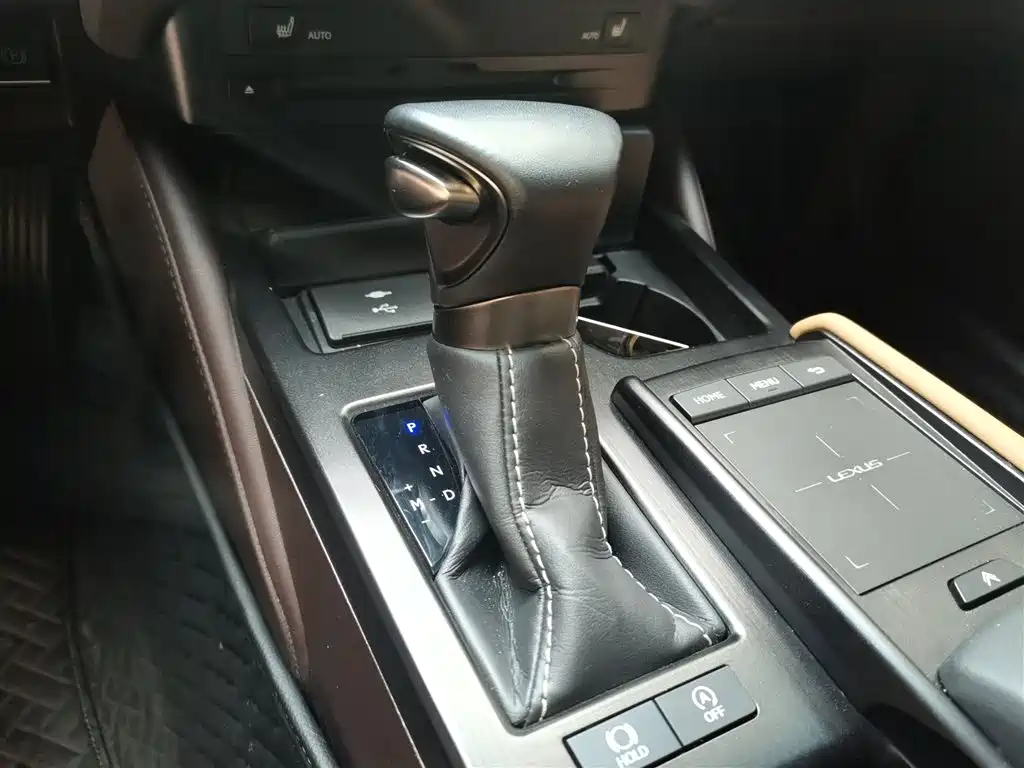 Lexus ES 2021 200 Excellence Edition фото 7