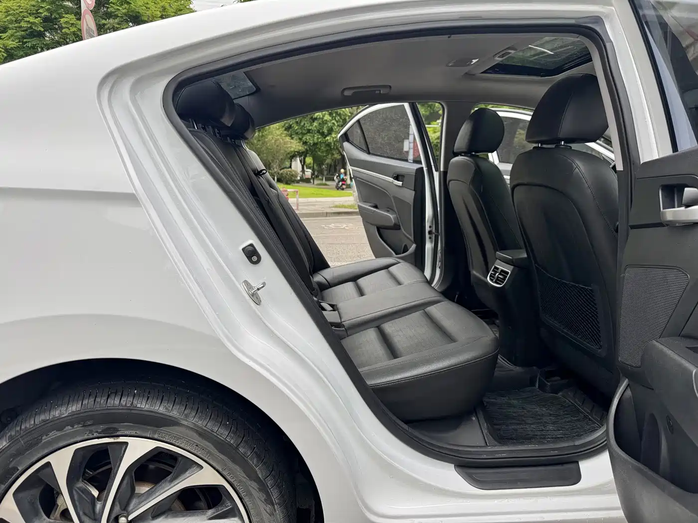 Hyundai Elantra 2020 1.5L CVT Smart Style·Elite фото 12