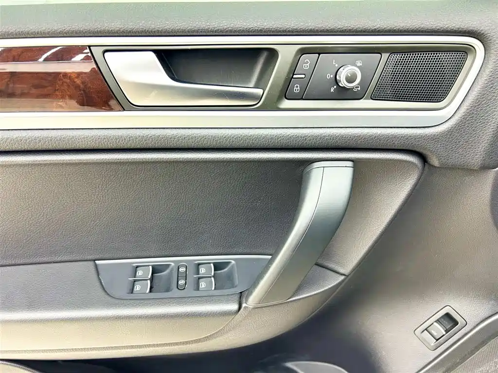Volkswagen Touareg 2011 3.0TSI Comfort фото 9